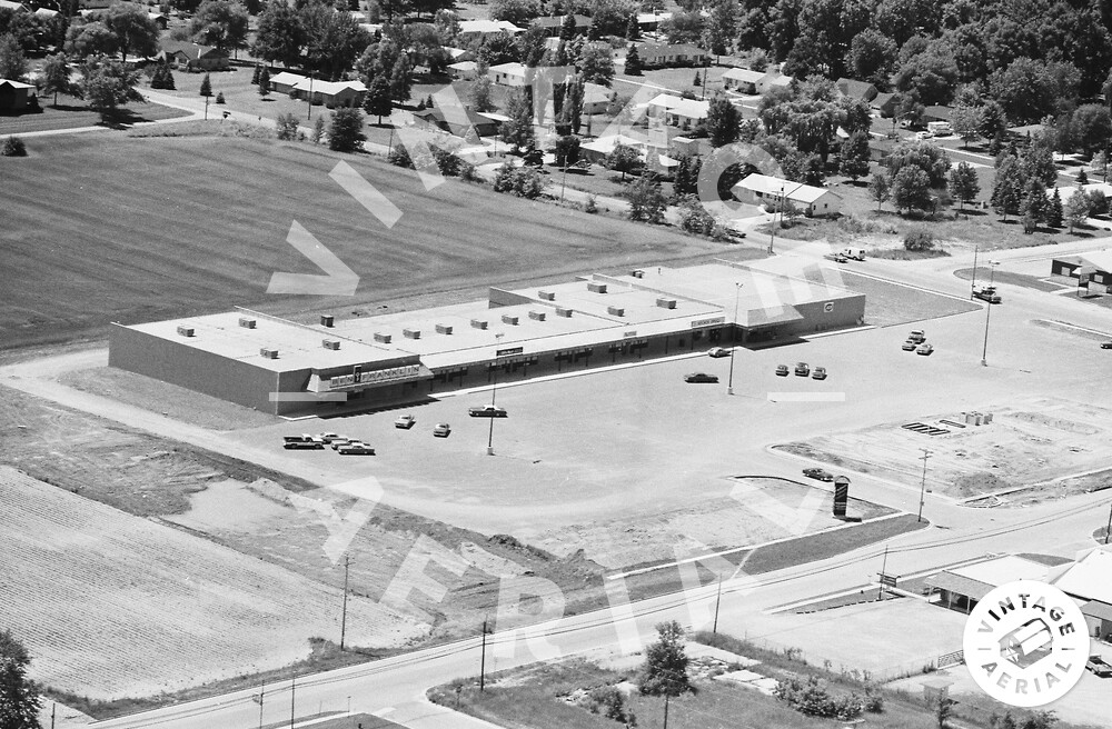 Auburn Plaza (Aburn Square Mall) - Auburn Square Shopping Mall 1980 (newer photo)
